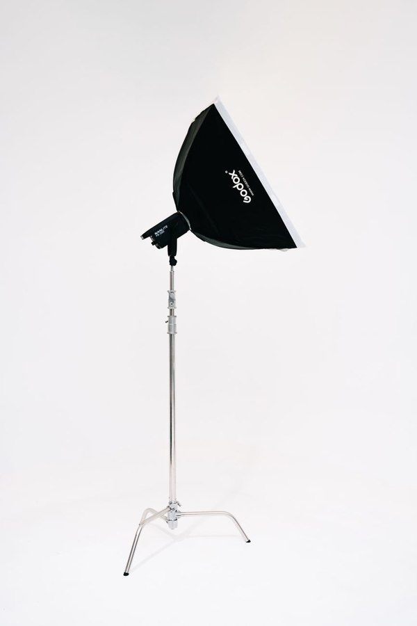 Lighting diagram showing key light placement and angle
