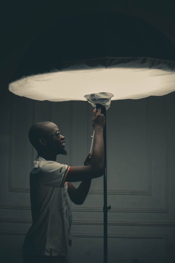 Studio diagnostic setup showing lighting and angle reference